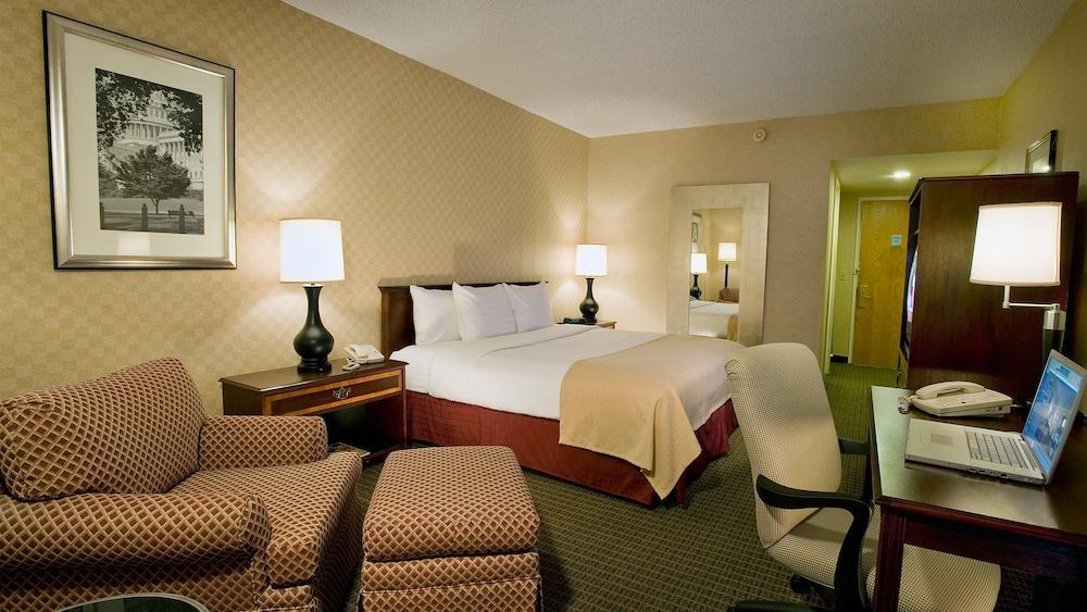 Holiday Inn Washington-Dulles International Airport By Ihg Sterling Exterior photo