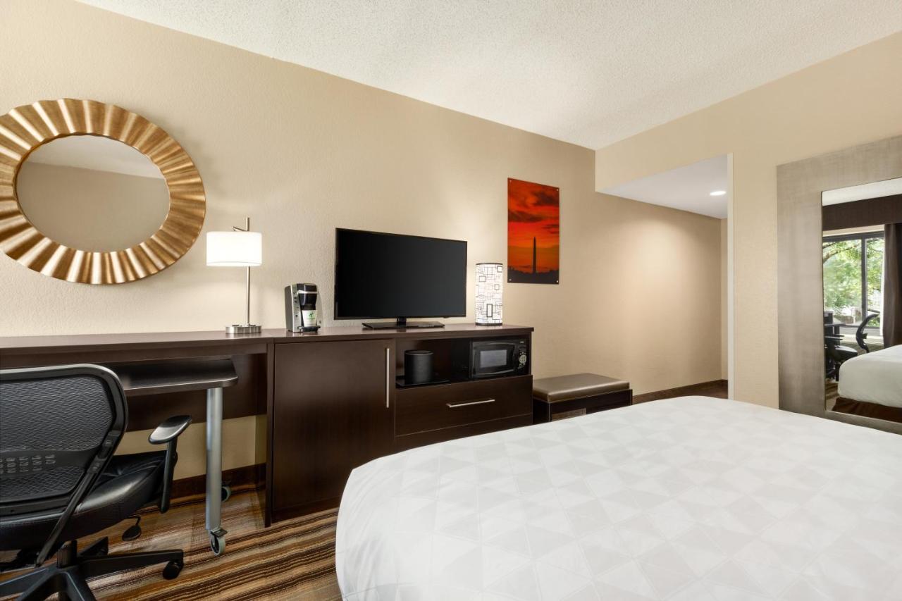 Holiday Inn Washington-Dulles International Airport By Ihg Sterling Exterior photo