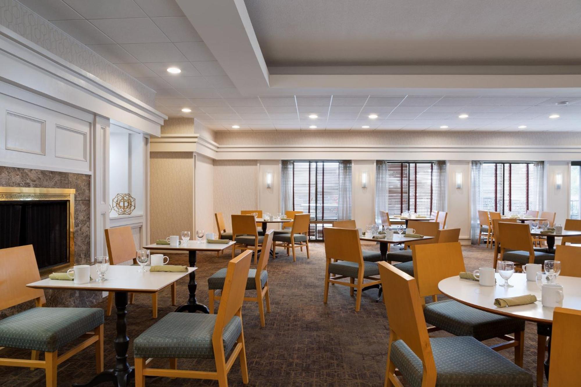 Holiday Inn Washington-Dulles International Airport By Ihg Sterling Exterior photo