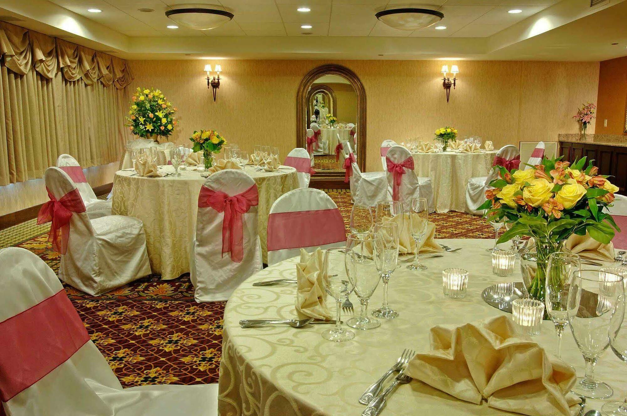 Holiday Inn Washington-Dulles International Airport By Ihg Sterling Restaurant photo